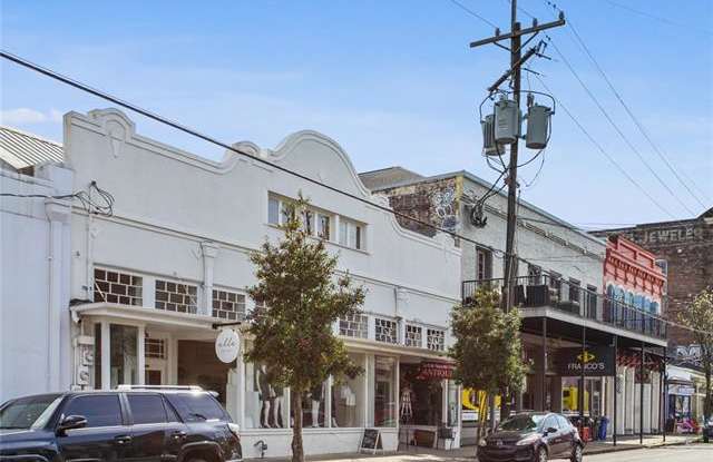 2108 MAGAZINE Street Gallery 2