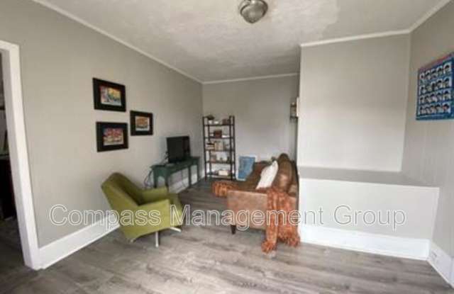 1619 Washington Avenue Gallery 3