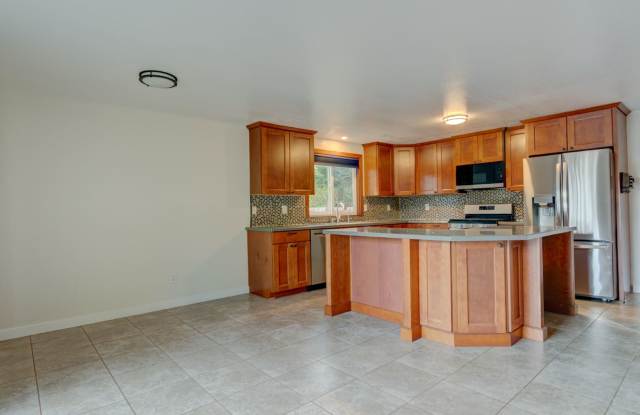 3 Bedroom 2 Bath Home in Coupeville! Gallery 4