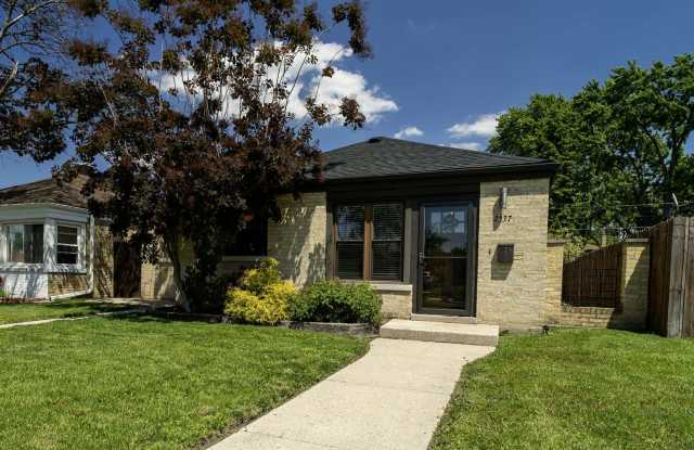 2537 Willow Street photos photos