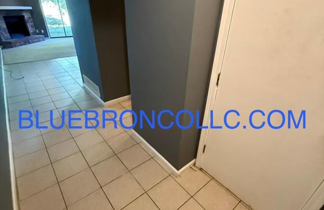 This one will go fast, marvelous 3 bedroom for great price in Lee's Summit Gallery 2