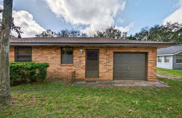 Charming 3-Bedroom Home on an Oversized Lot – Move-In Ready! photos photos