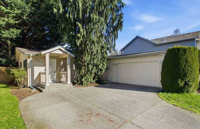 Charming 3 bed/1bath Lynnwood Home - 817 215th Place Southwest, Bothell West, WA 98036