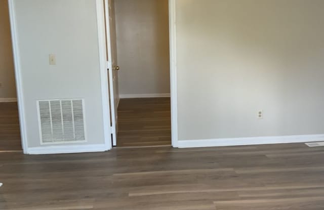 2 Bedroom 1 bath Apt Gallery 4