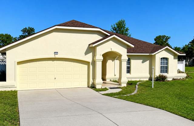 Beautifully Renovated Home with New Kitchen & Fenced Backyard in Ocala photos photos