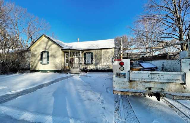 1020 E 1st- 2 bedroom house with garage photos photos