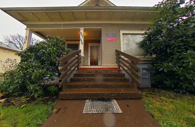 1 Bedroom Tri-Plex ~ Close to Campus ~ Cat Friendly photos photos