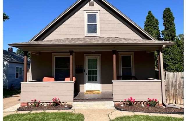 Charming 4BR House in Omaha photos photos