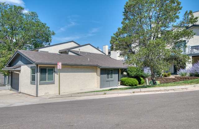 Townhome - 2 bedrooms, 1 bathroom & 1 car garage - brand-new A/C! 1 dog up to 35 lbs. allowed! photos photos