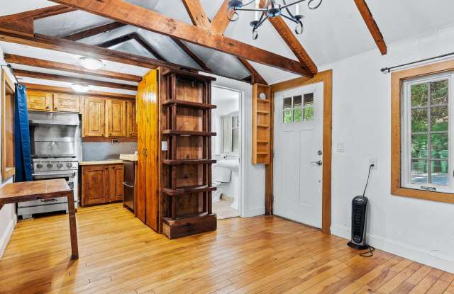 Cozy Cabin Retreat in Scotts Valley – Ideal for Commuters Gallery 4