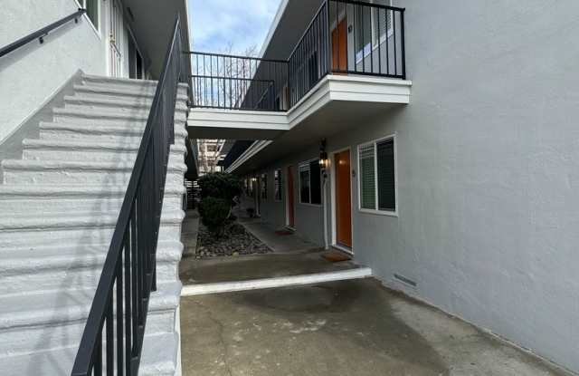 Beautifully updated 1/1 unit across the street from SJSU! Gallery 2