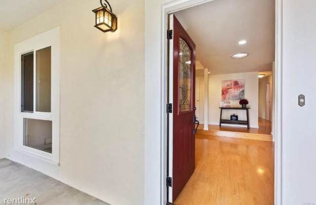 2537 Lariat Ln Gallery 3