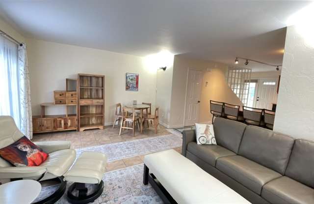 Furnished 2 Bdrm/2 Bath Condo in the Heart of Downtown Ashland! photos photos