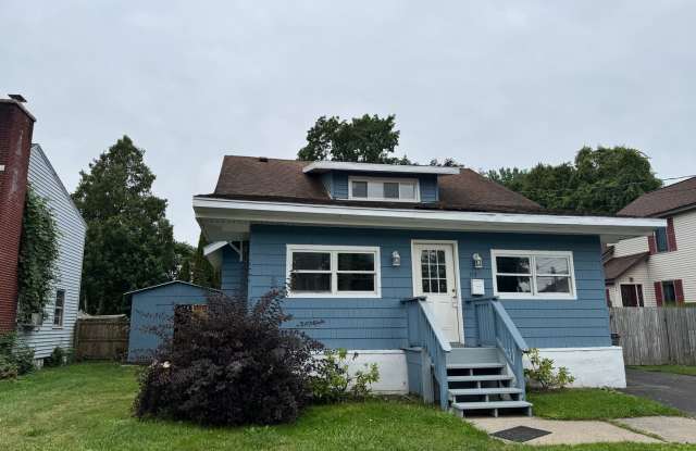 For Rent – Spacious 4-Bedroom Home with Modern Upgrades! Gallery 1