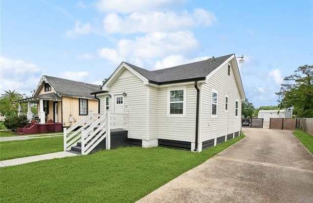 1533 CLAIRE Avenue Gallery 2