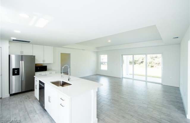 2712 46th Street SW photos photos