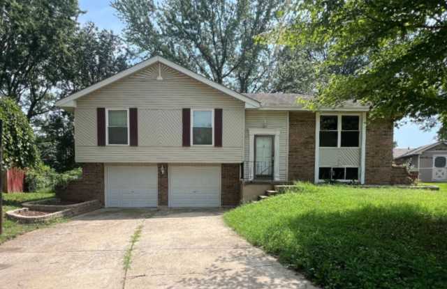 Coming Soon: Quiet Cul-de-Sac Home with Bonus Room  Big Backyard! photos photos