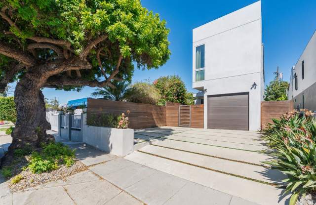Stunning Custom Home in Del Rey photos photos