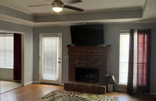 441 Riverbend Dr Gallery 2
