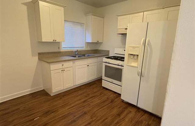 1033 Hoffman Ave photos photos