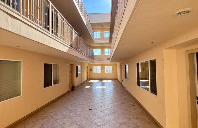 3 bedroom 2 bath condo on Vanowen Gallery 3
