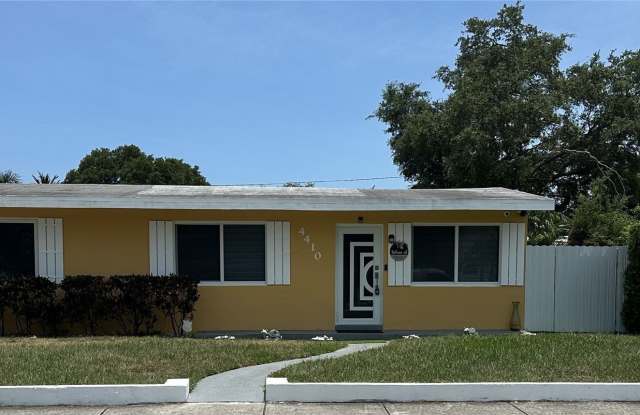 4410 SW 39th St photos photos