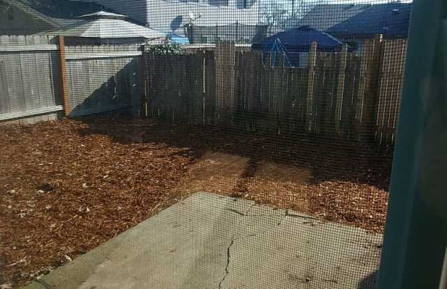 Freshly remodeled Townhouse Style Apartment with Private Yard photos photos