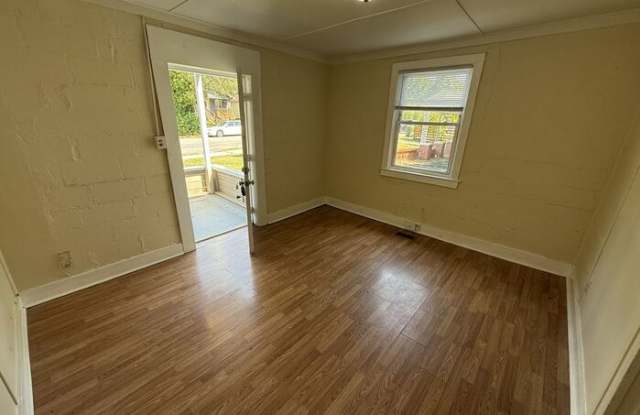 604 Bragg Street Gallery 2