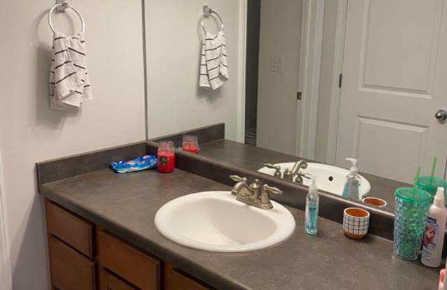 Beautiful 3-Bedroom Townhome in a Prime Location photos photos