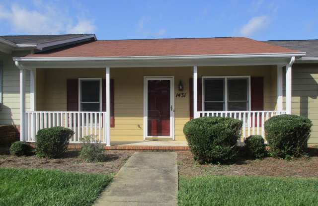 2 BR Townhome! Looks Great! photos photos 2 BR Townhome! Looks Great! photos photos