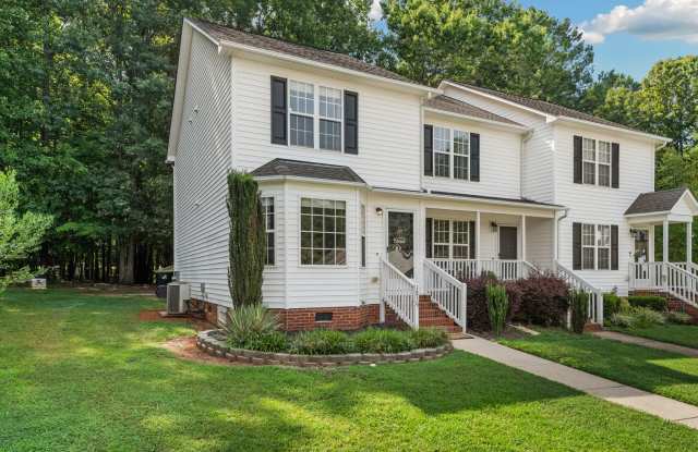 2 bed, 2.5 bath End Unit Townhome Available Now! photos photos