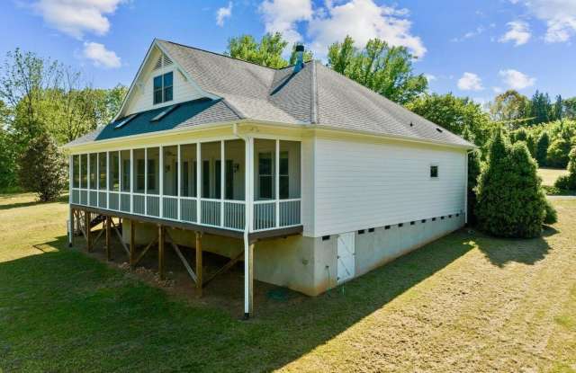 1601 Dairyland Road Gallery 3