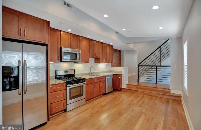 2127 E LOMBARD Street E Gallery 3