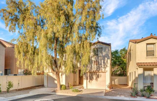 WONDERFUL 3 BEDROOM HOME AT END OF CUL-DE-SAC, FEATURES 2 SPLIT CAR GARAGE - 7983 Cook Islands Court, Enterprise, NV 89139