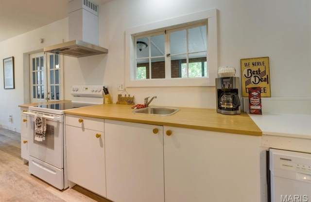 8182 Riverview Drive Gallery 2