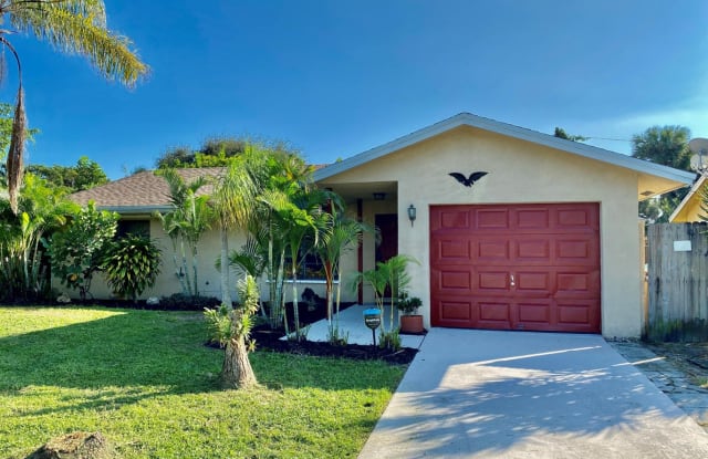 638 SW 4th Avenue - 638 Southwest 4th Avenue, Boynton Beach, FL 33426