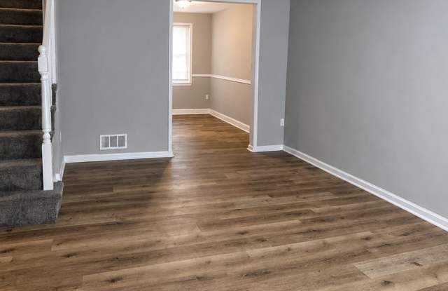 Dundalk Townhome with Finished Lower Level and Fenced Yard Gallery 3