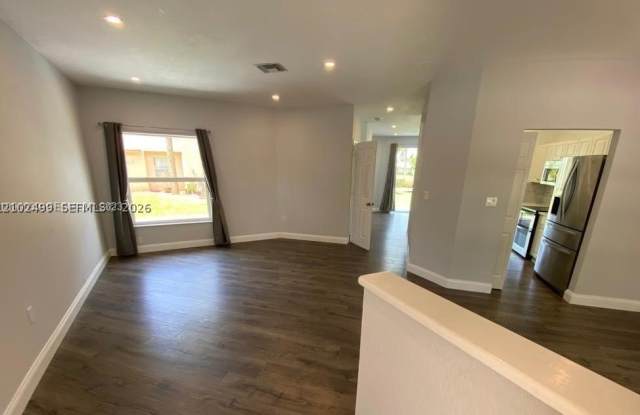 667 NW 170th Ter Gallery 4
