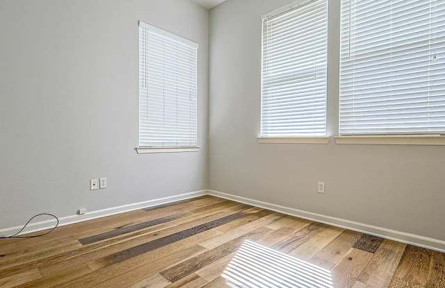 577 Rainier St Gallery 1
