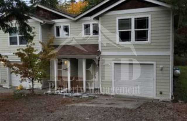 Freshly Painted Duplex in the Heart of Silverdale photos photos Freshly Painted Duplex in the Heart of Silverdale photos photos
