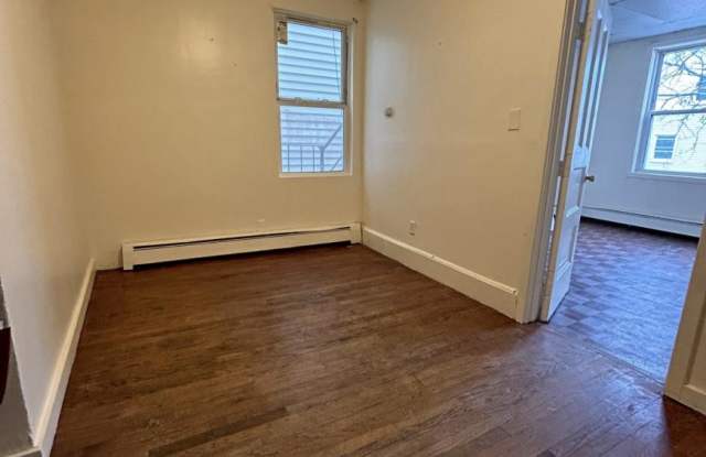 200 London St. photos photos