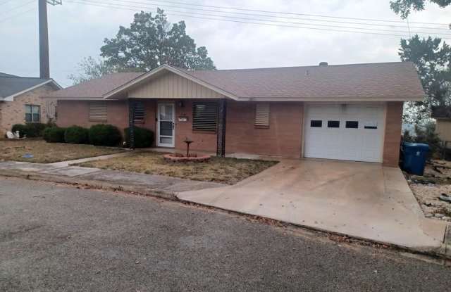 118 Village Dr photos photos