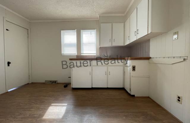 Three Beds, 1.5 Baths Gallery 4