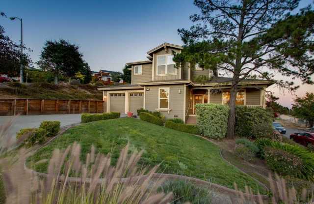 West Petaluma Beauty ~ Bodega Heights ~ 2 Levels photos photos