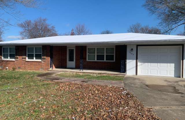 1303 E Division ST photos photos 1303 E Division ST photos photos