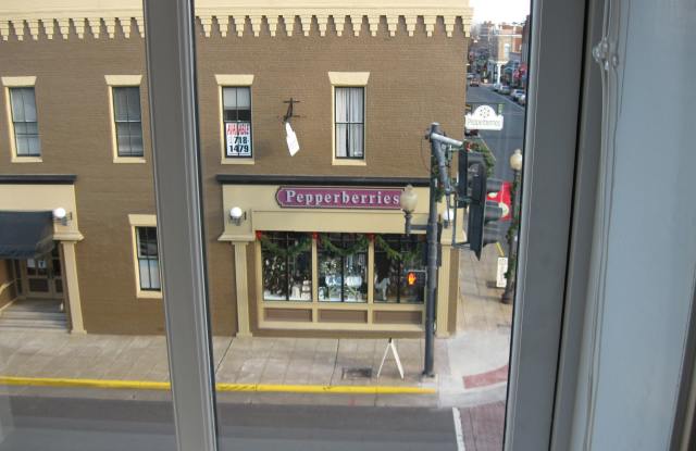102 N Main St Ste 300 Gallery 3