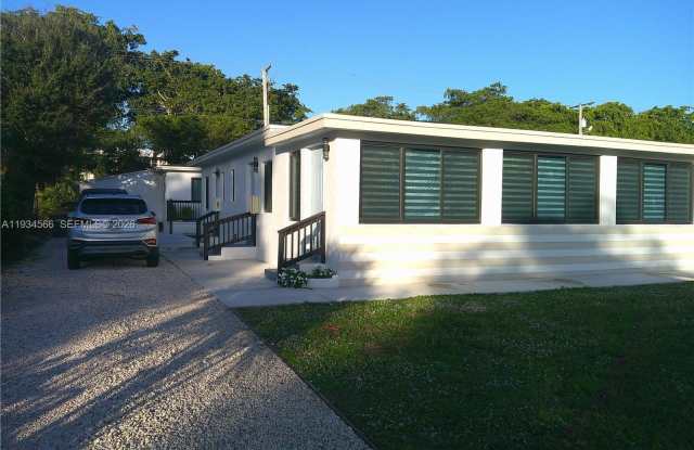 12400 NE 11th Ct photos photos