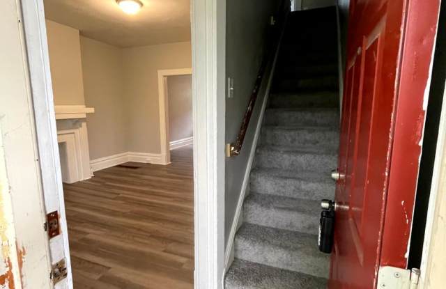 Lovely two bedroom, 1 bathroom Townhome on Quiet Street Gallery 3