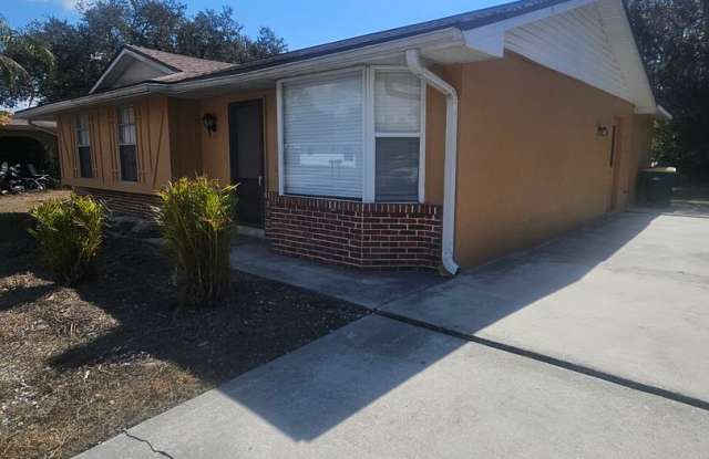 Single Family Home in Port Charlotte Gallery 3