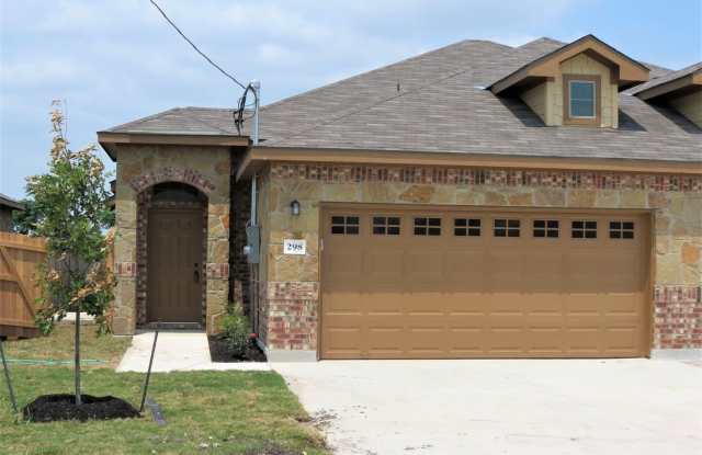 3/2/2 off HWY 46 / Fridge / Interior Washer  Dryer Connections / Fenced in Backyard / CISD photos photos